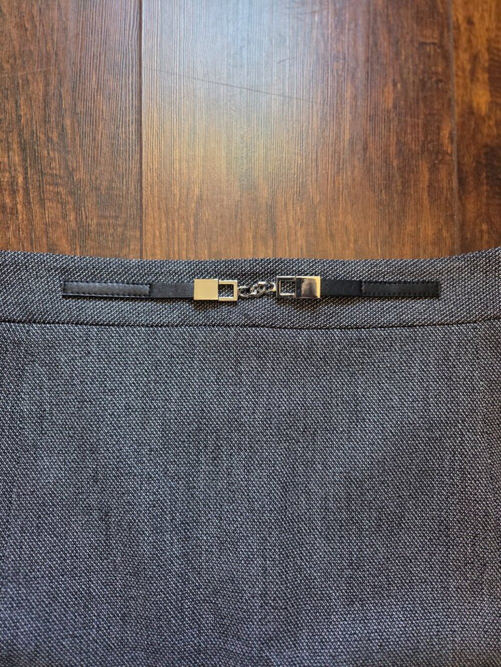 Express Design Studio: Gray Tweed Pencil Skirt Gold Buckle Leopard Slit Size 4 - Picture 2 of 10